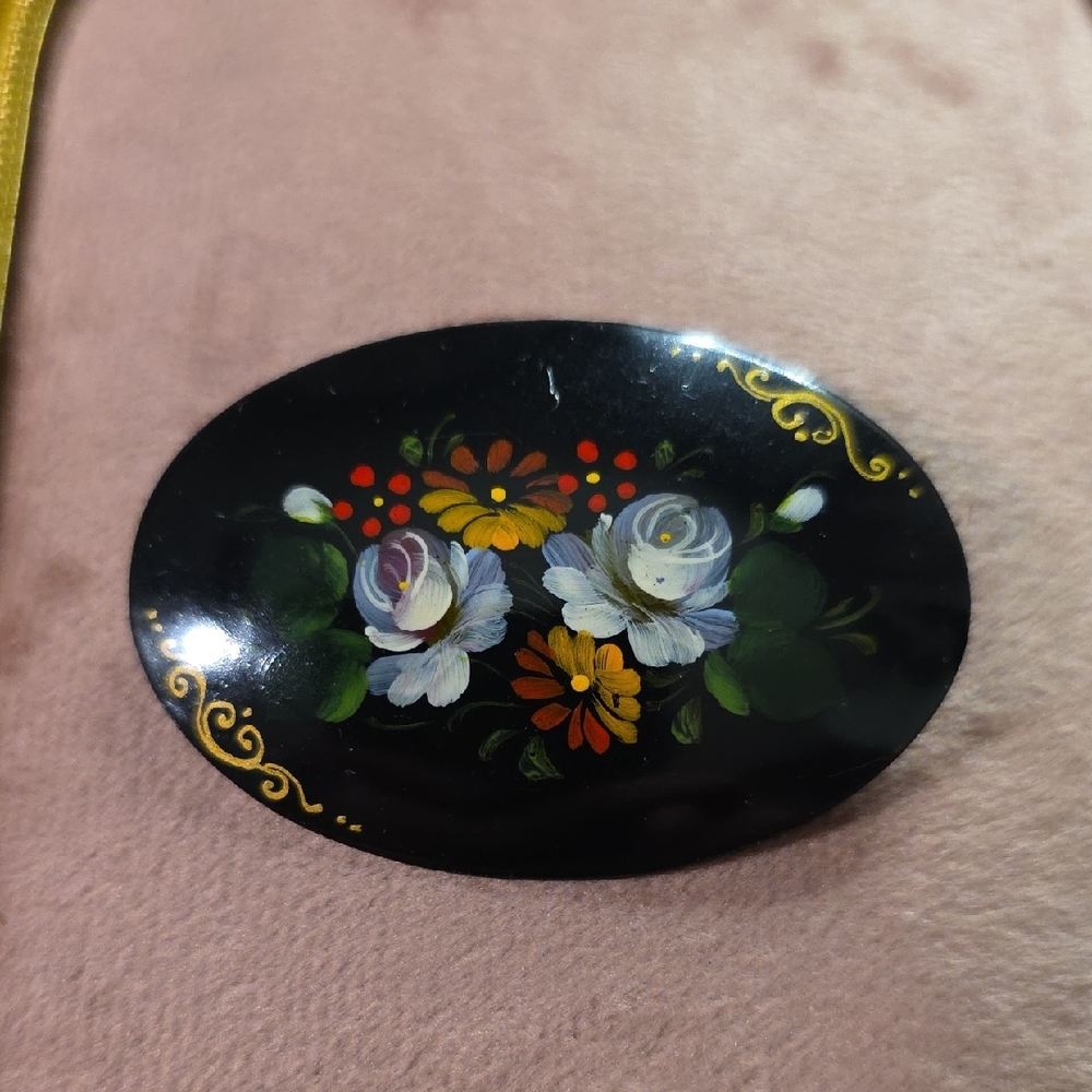 Vintage Russian hand-painted lacquer brooch